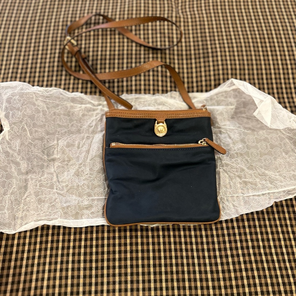 Pew-owned MK Michael Kors Navy blue small bag.